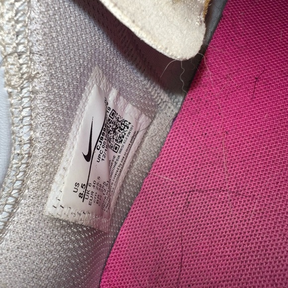 Nikes - Picture 5 of 5